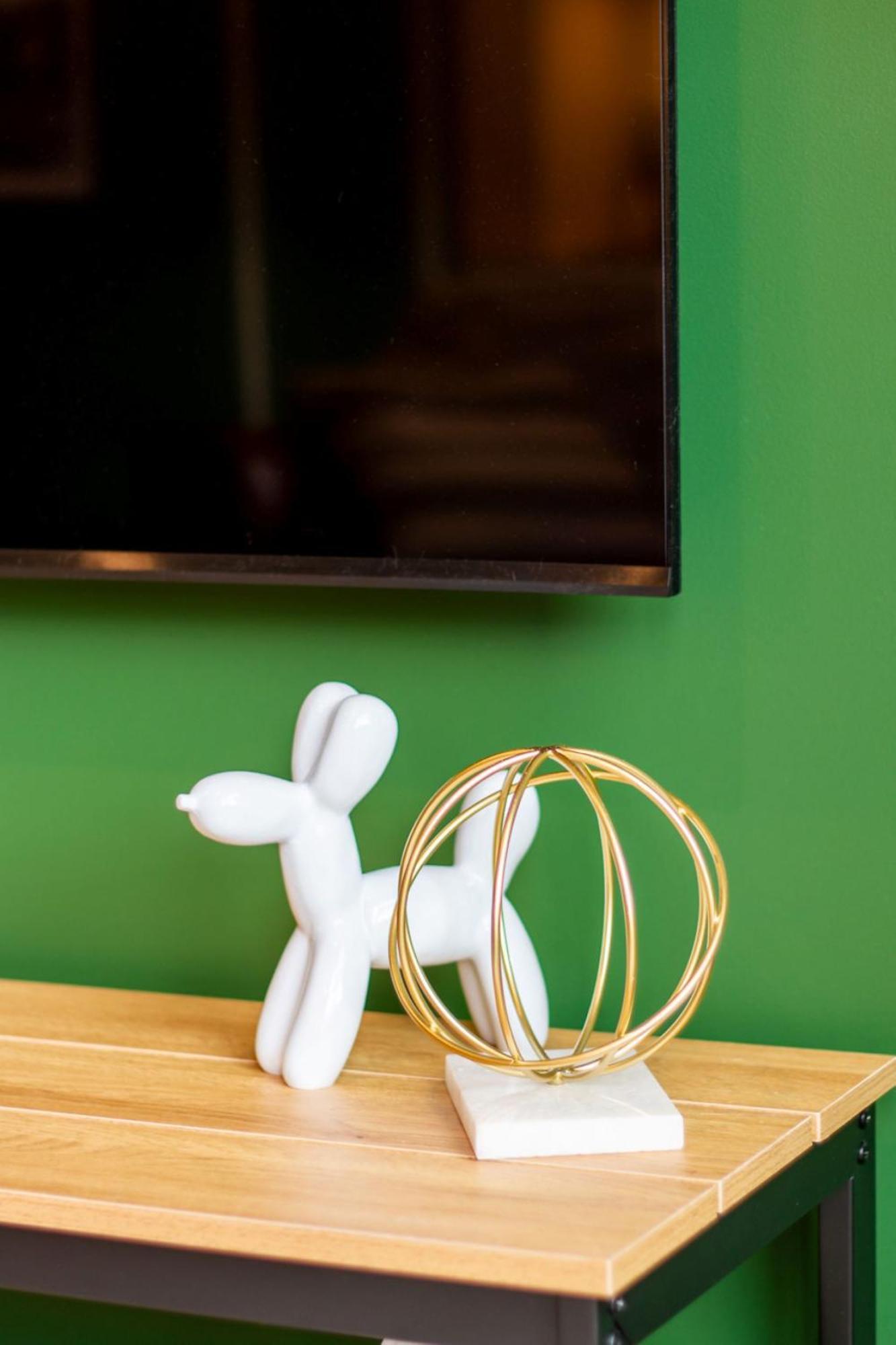 Gorgeous In Green - 2 Bed Central Oasis W/King Bed Christchurch Ngoại thất bức ảnh