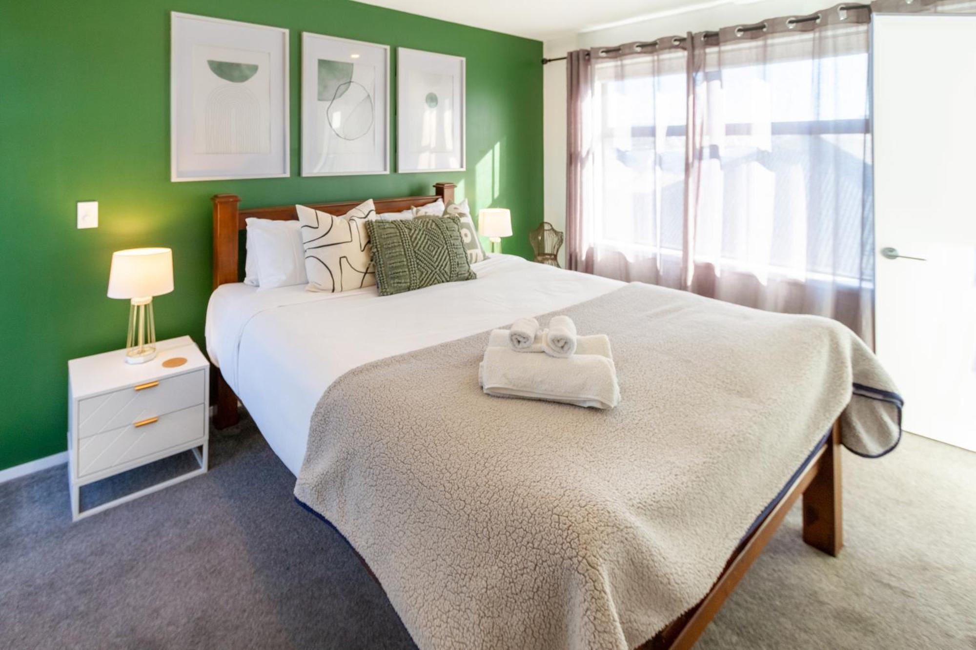 Gorgeous In Green - 2 Bed Central Oasis W/King Bed Christchurch Ngoại thất bức ảnh