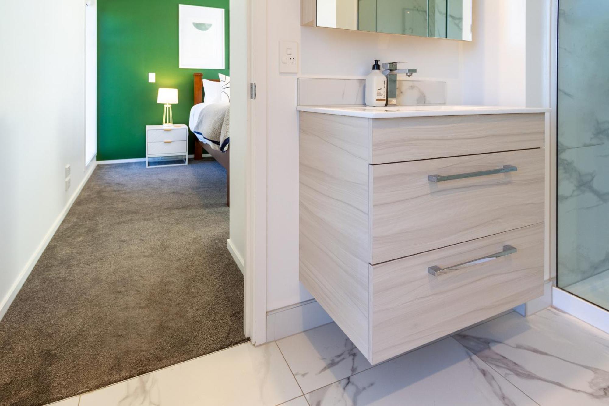 Gorgeous In Green - 2 Bed Central Oasis W/King Bed Christchurch Ngoại thất bức ảnh