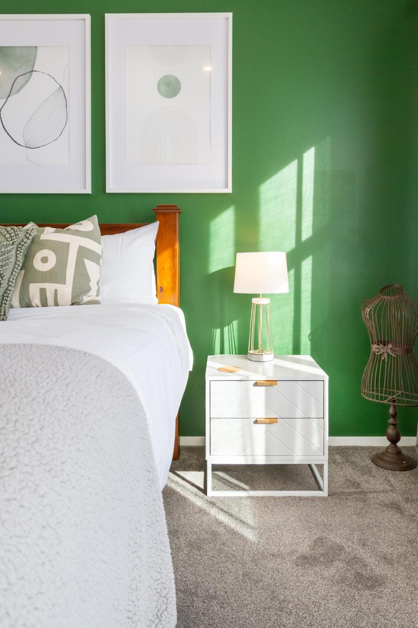 Gorgeous In Green - 2 Bed Central Oasis W/King Bed Christchurch Ngoại thất bức ảnh