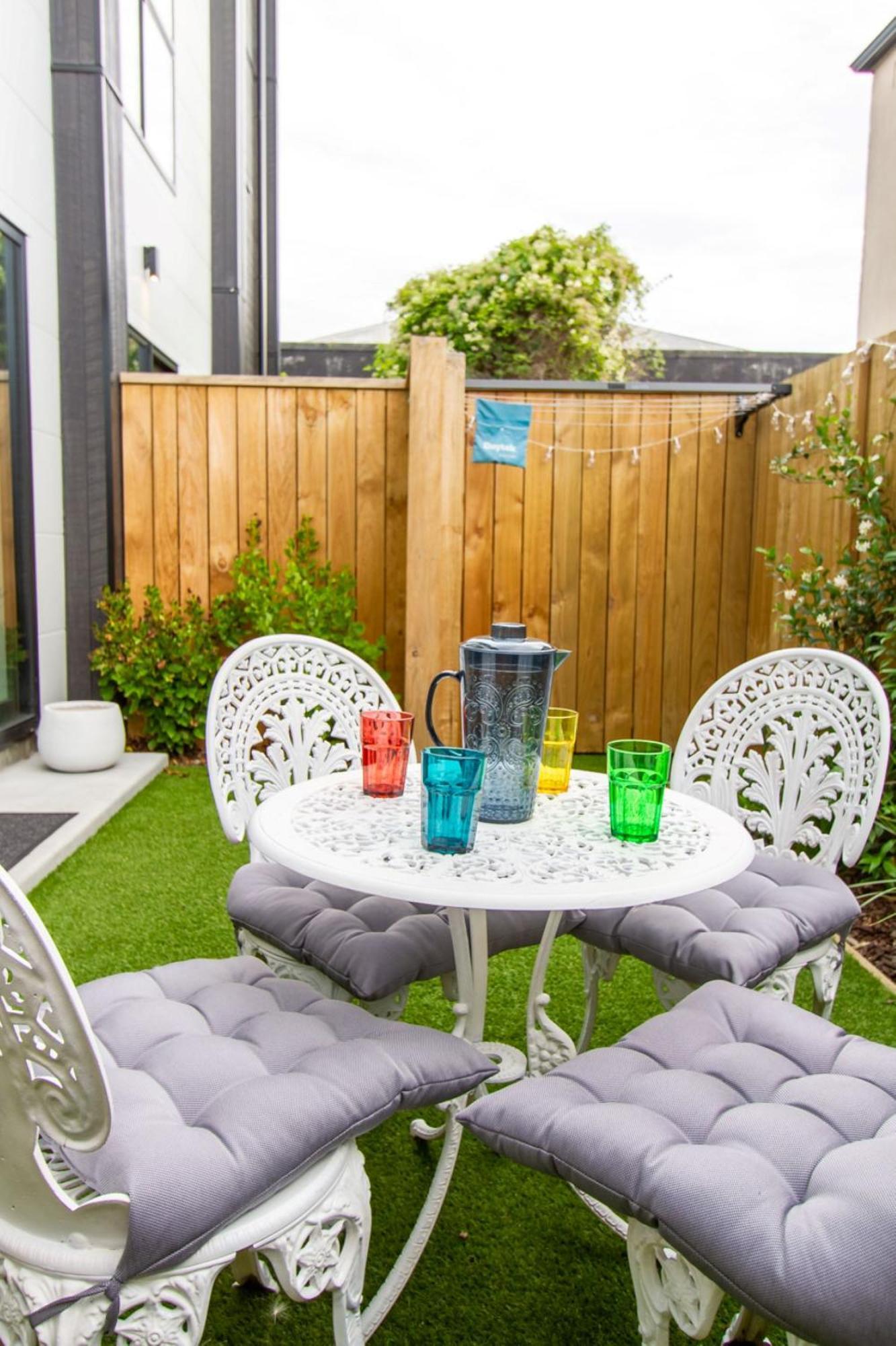 Gorgeous In Green - 2 Bed Central Oasis W/King Bed Christchurch Ngoại thất bức ảnh