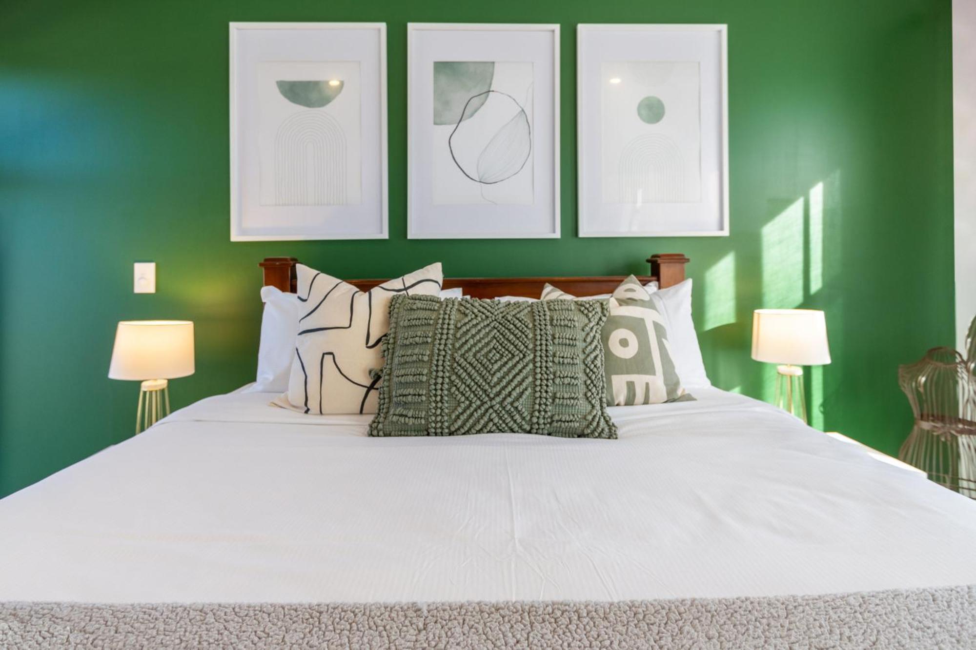Gorgeous In Green - 2 Bed Central Oasis W/King Bed Christchurch Ngoại thất bức ảnh