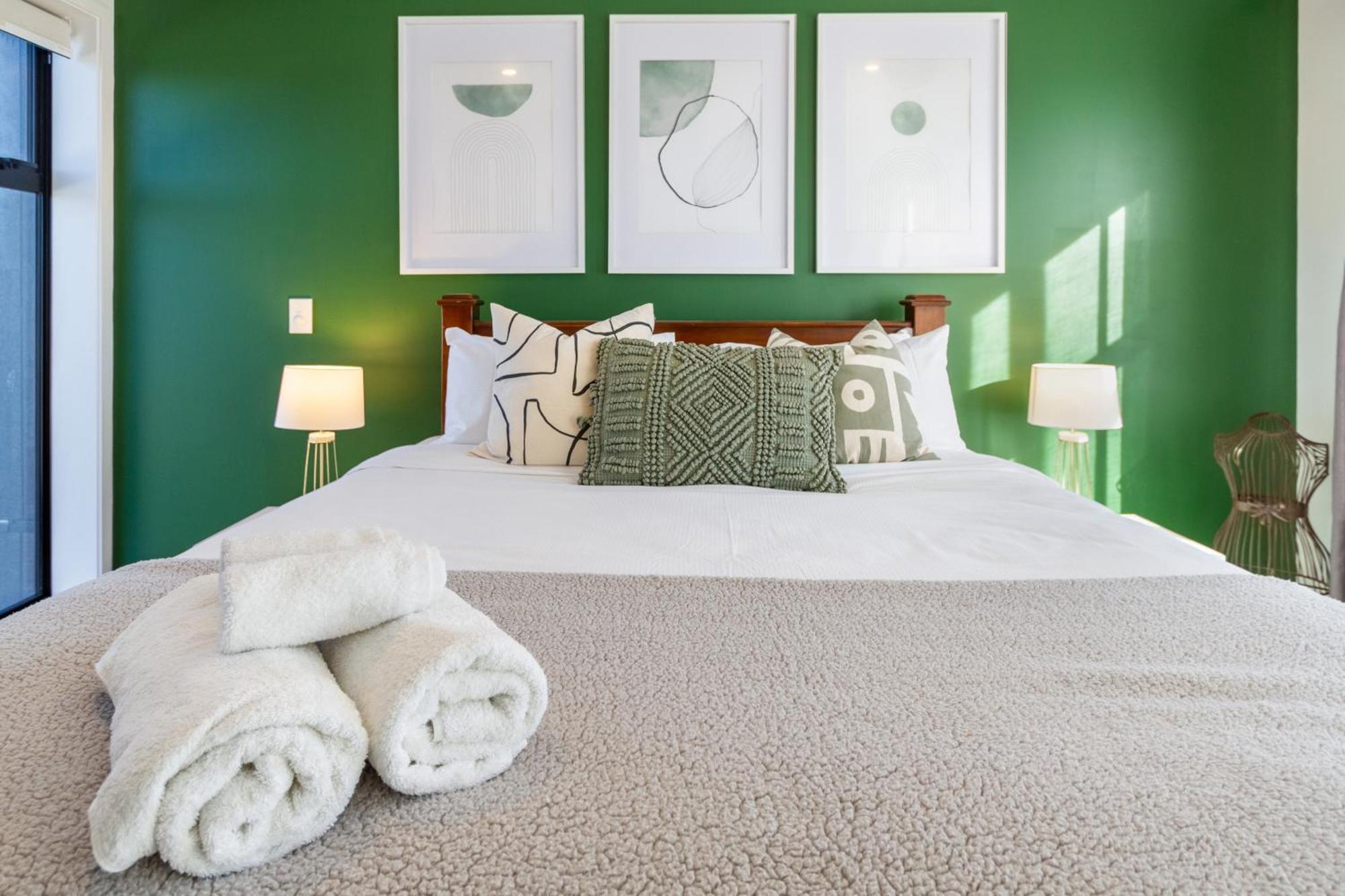 Gorgeous In Green - 2 Bed Central Oasis W/King Bed Christchurch Ngoại thất bức ảnh
