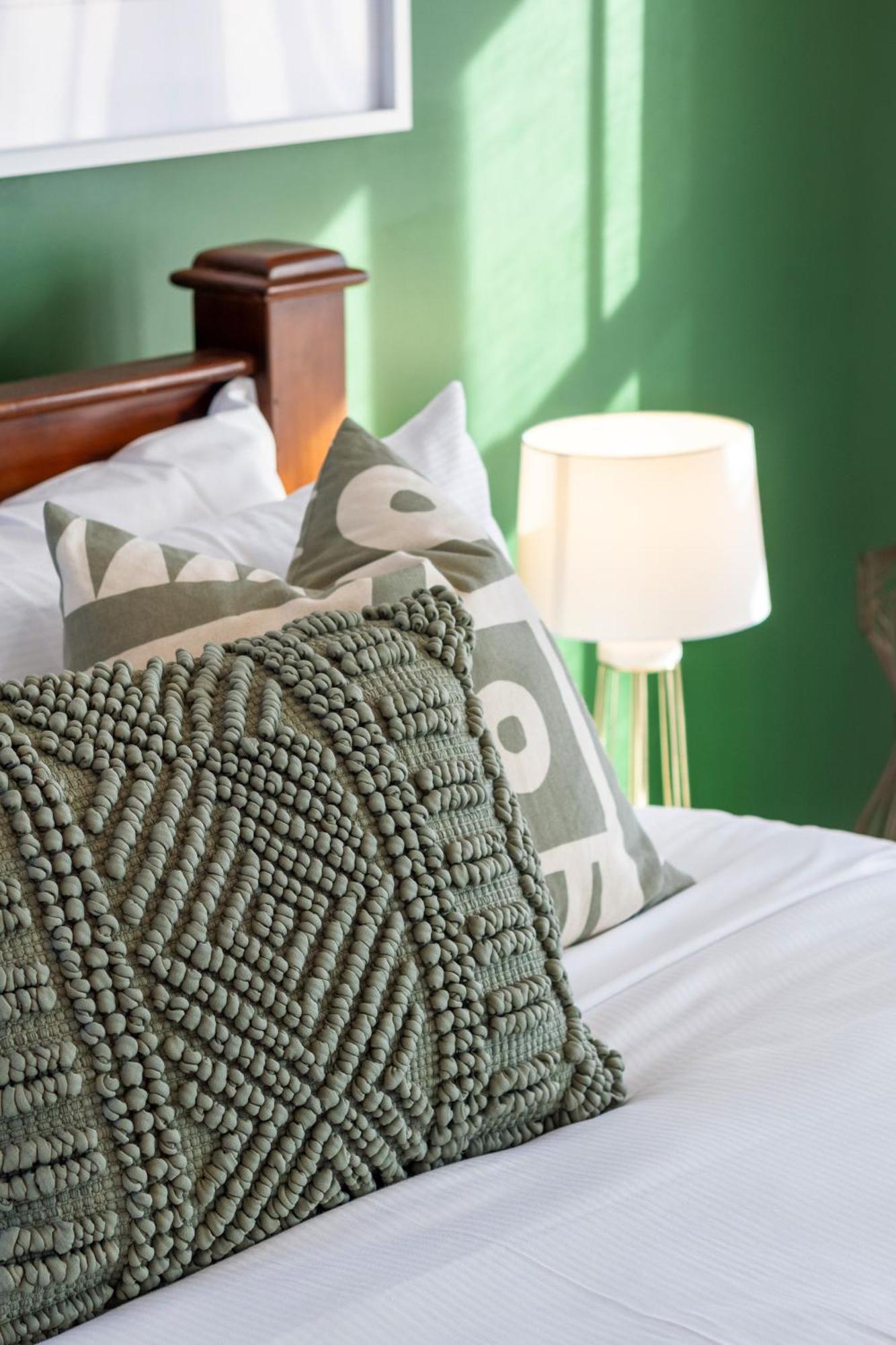 Gorgeous In Green - 2 Bed Central Oasis W/King Bed Christchurch Ngoại thất bức ảnh