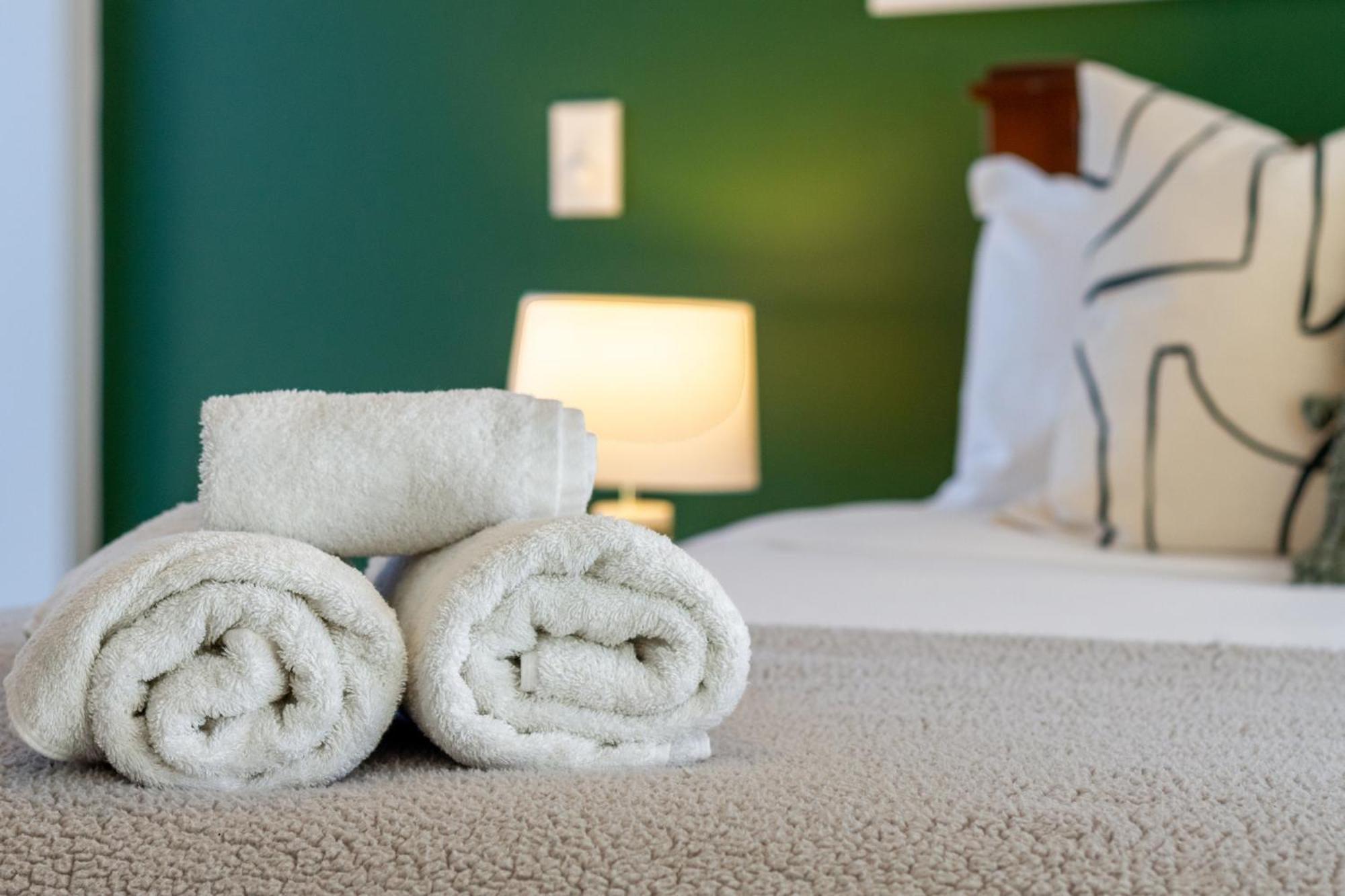 Gorgeous In Green - 2 Bed Central Oasis W/King Bed Christchurch Ngoại thất bức ảnh