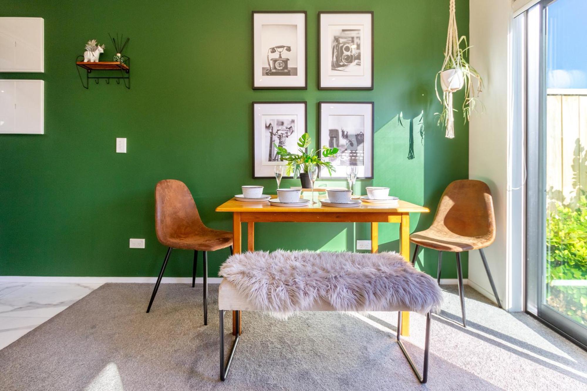 Gorgeous In Green - 2 Bed Central Oasis W/King Bed Christchurch Ngoại thất bức ảnh